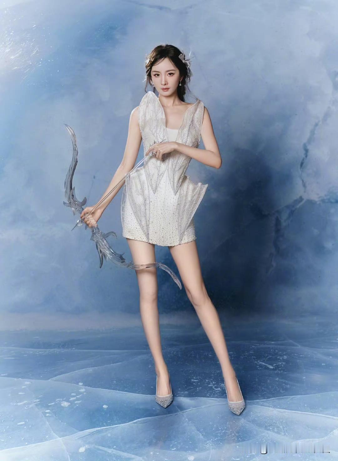 杨幂和赵丽颖还是挺有默契的。不仅活动经常撞在了同一天，就连造型都经常雷同。
