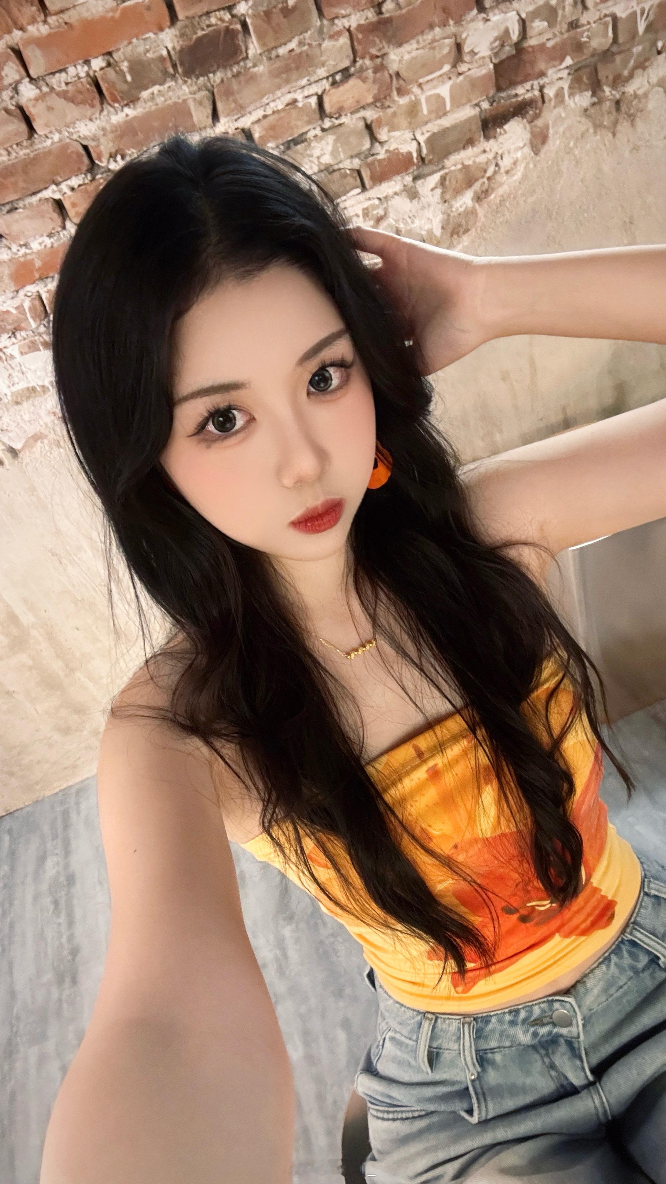 💛🧡​​​