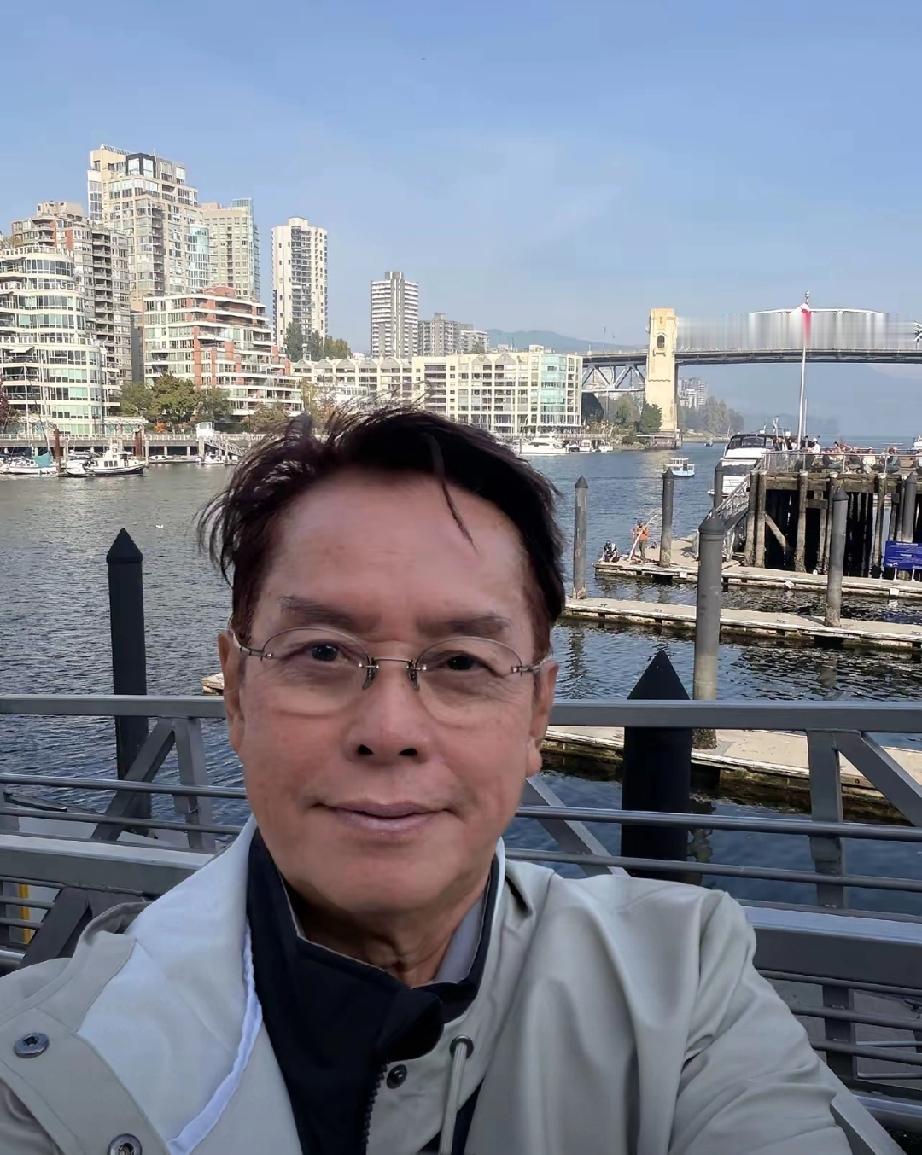 76岁谭咏麟演唱会后远赴加拿大探亲，盼早日抱孙乐坛校长谭咏麟