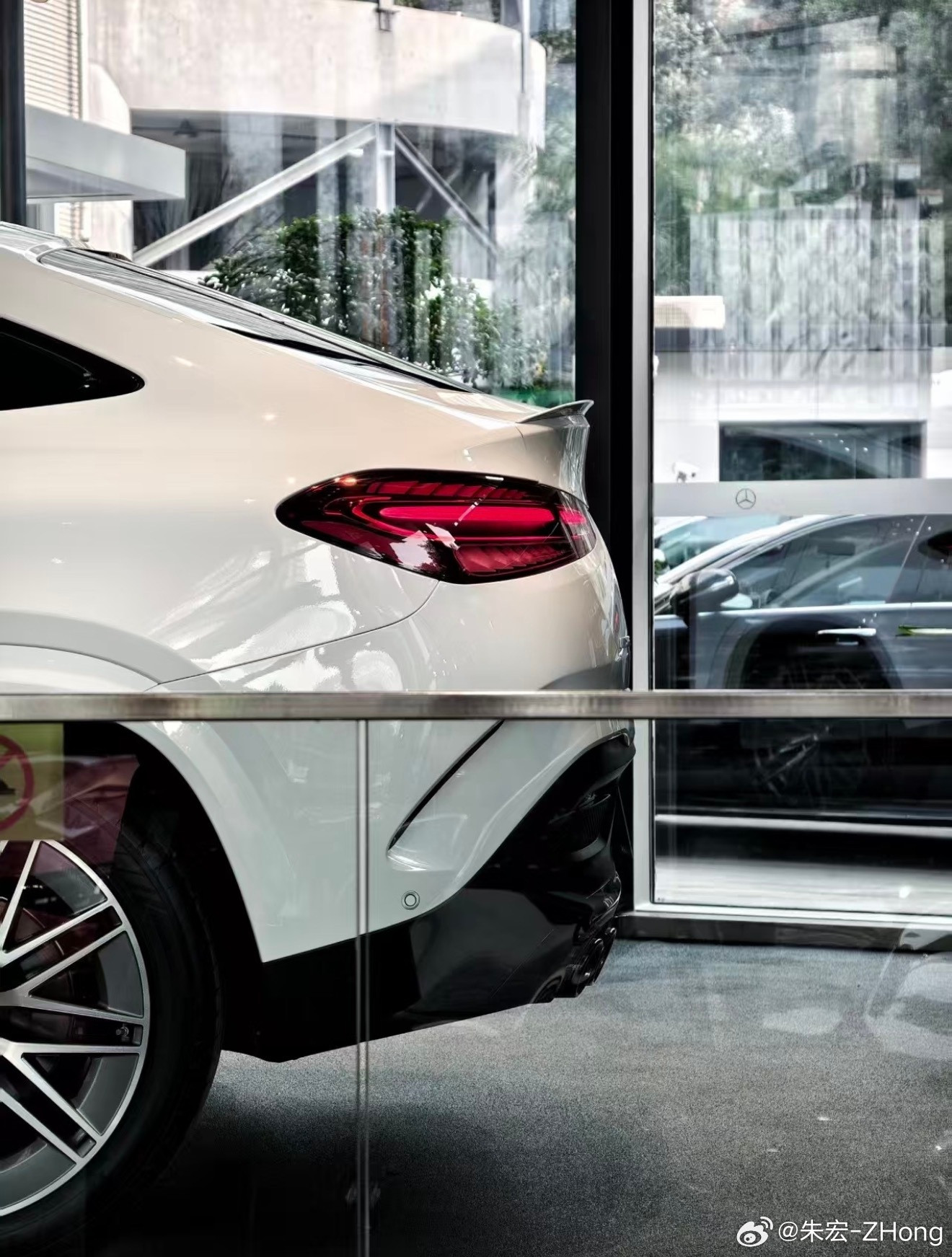 奔驰GLE534MATIC+轿跑SUV（白外/黑内）（该车已选配：55