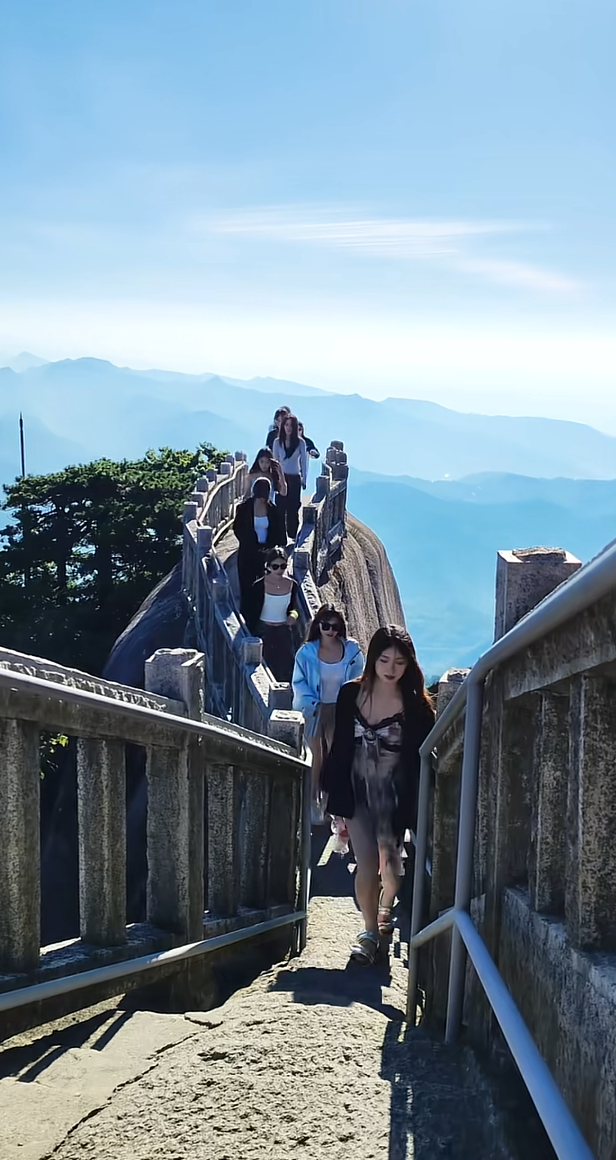 比起爬山，我更喜欢独自徒步旅行