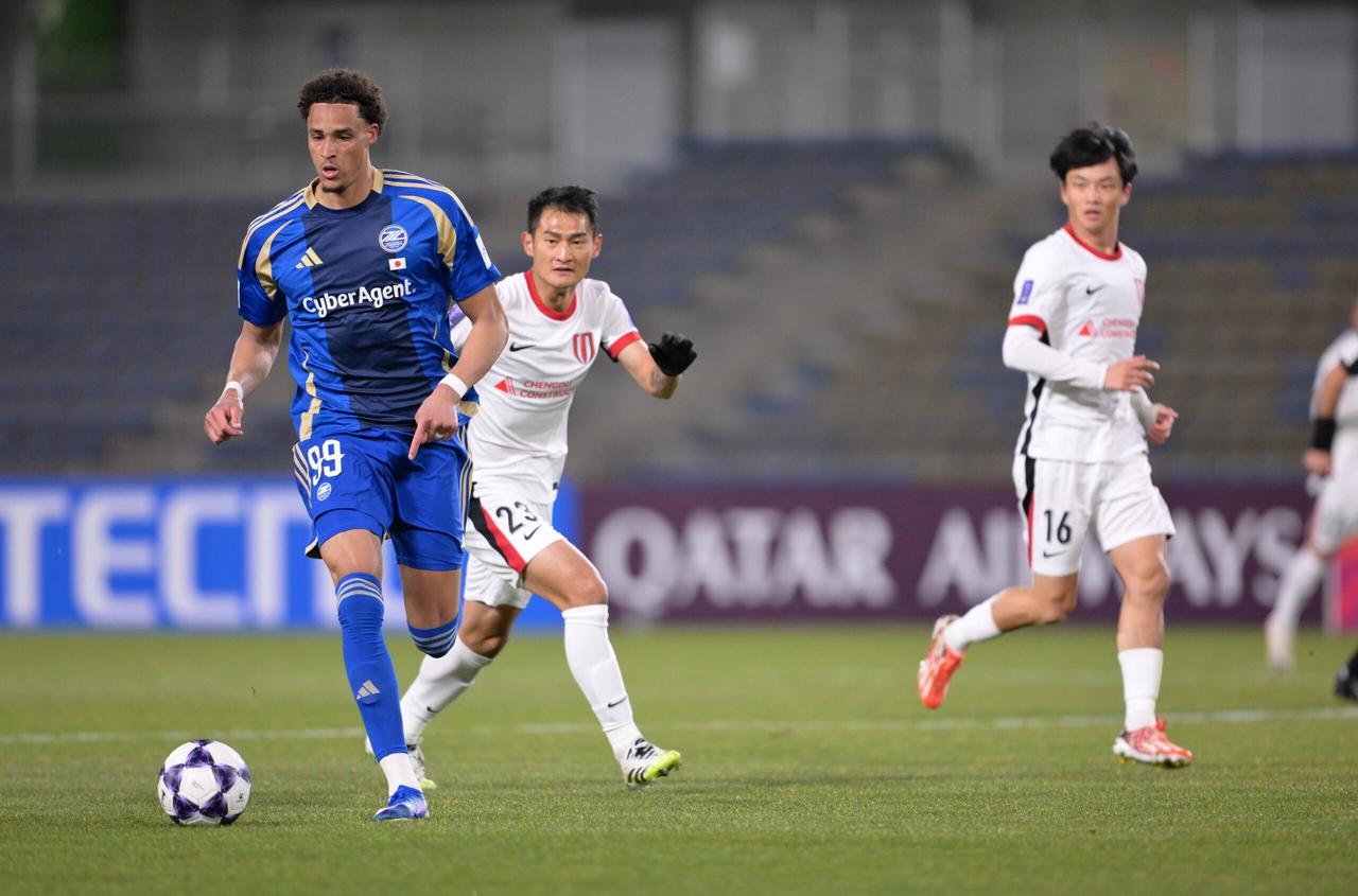 成都蓉城3-1青岛西海岸，拜合拉木双响，甘超世界波！根据媒体报道，2月23日在