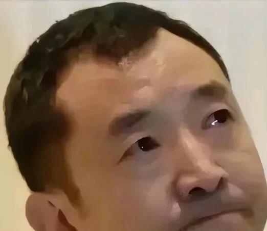 厂里三个月不发工资了，生产经理在人事经理请假后也迅速请假了，车间员工感觉情况十分