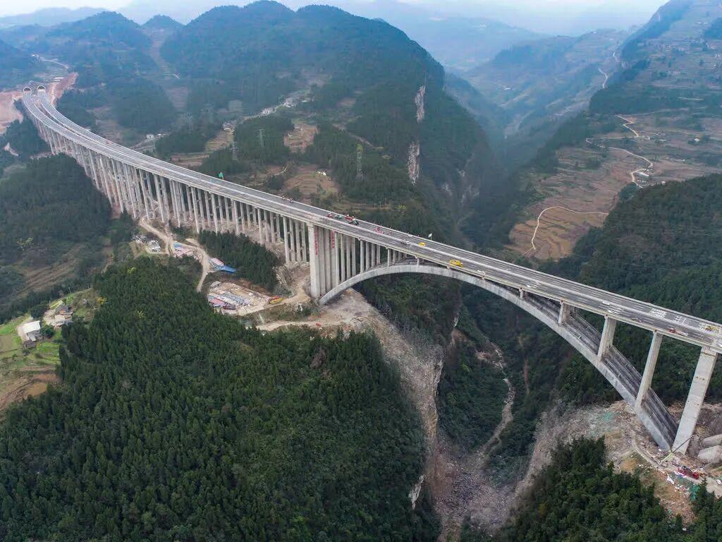 古蔺至仁怀（四川境）高速公路先期工程正式动工，这条穿行乌蒙山腹地的百亿级通道，将