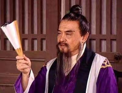 一天，袁天罡出游时肚子饿了，随便找了个饭馆吃饭。抬头一看女掌柜面如满月，大惊说道