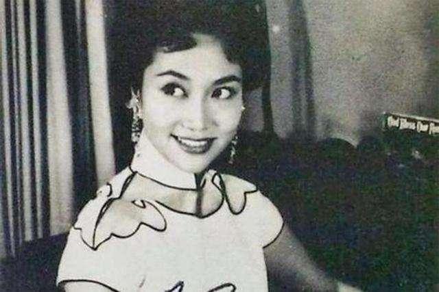 1922年，新婚夜，26岁的名伶刘喜奎迫不及待地想看丈夫，不料她掀开盖头，看到的
