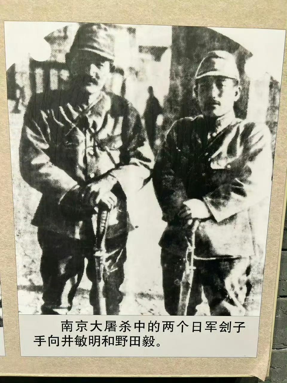 看上去人模狗样，实则禽兽不如。