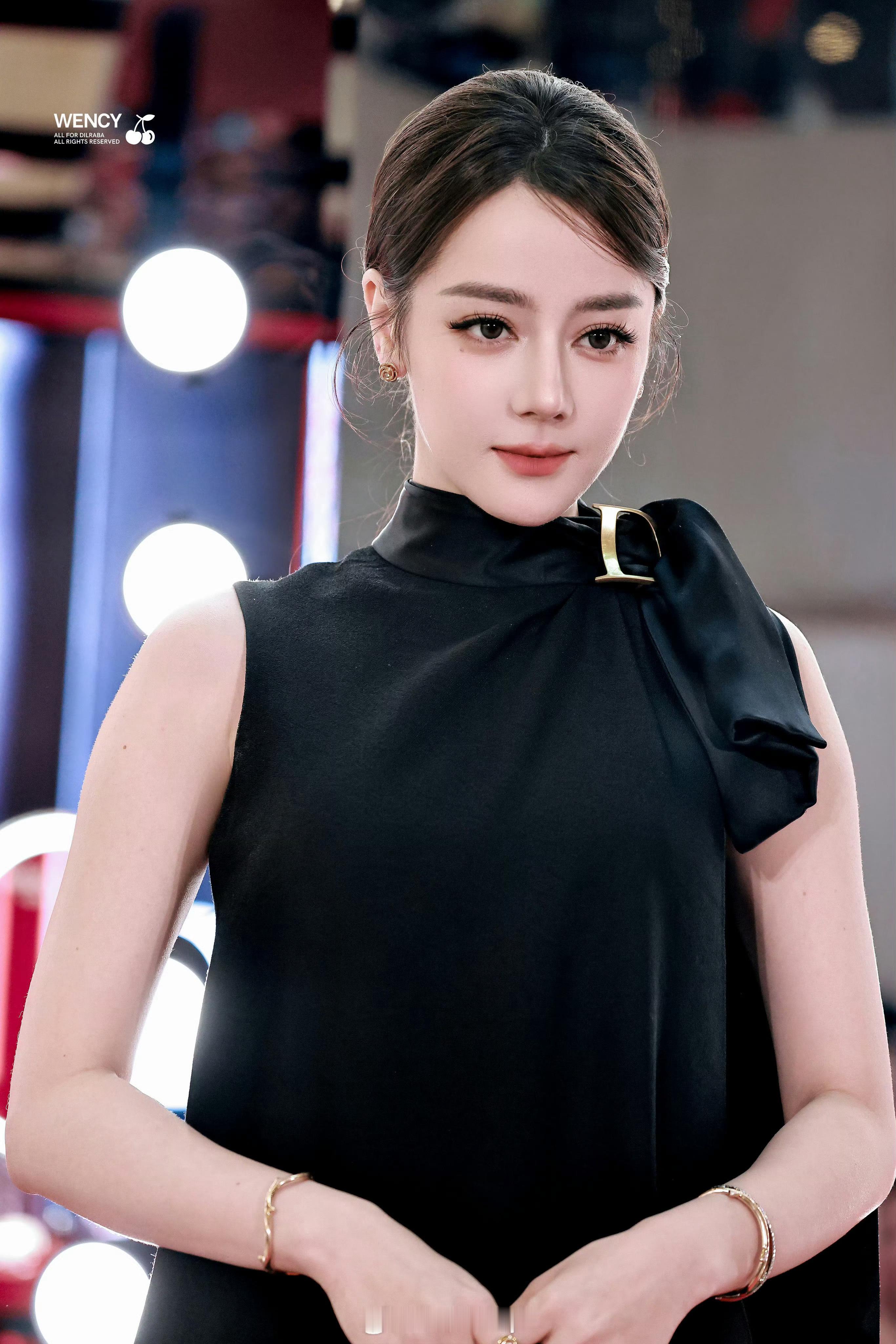 迪丽热巴顶光都美成这样绝美！顶美！