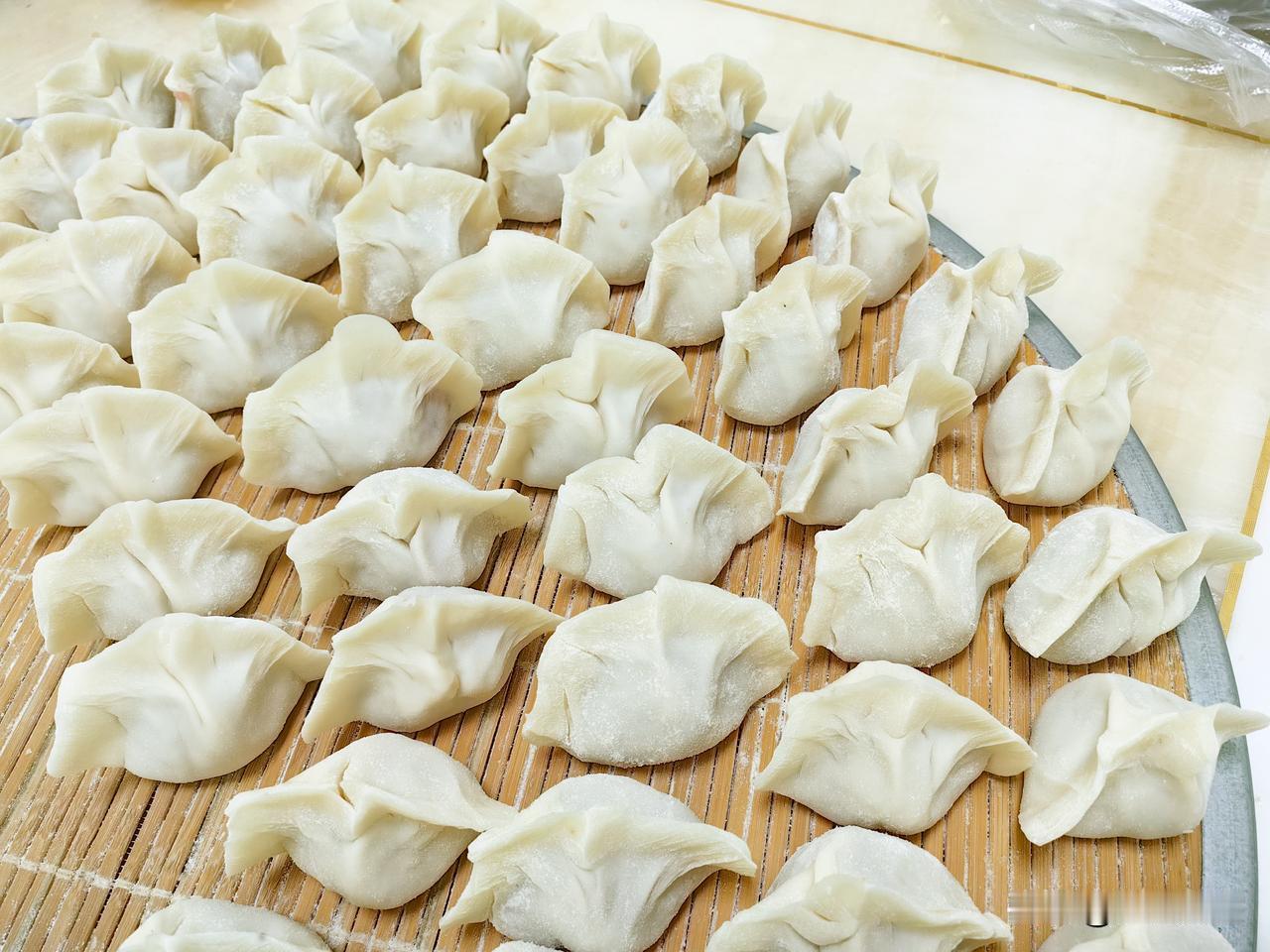 好吃不过饺子，只有吃过自己亲自做到，面粉自己磨的，饺子片自己擀的，饺子馅自己亲自