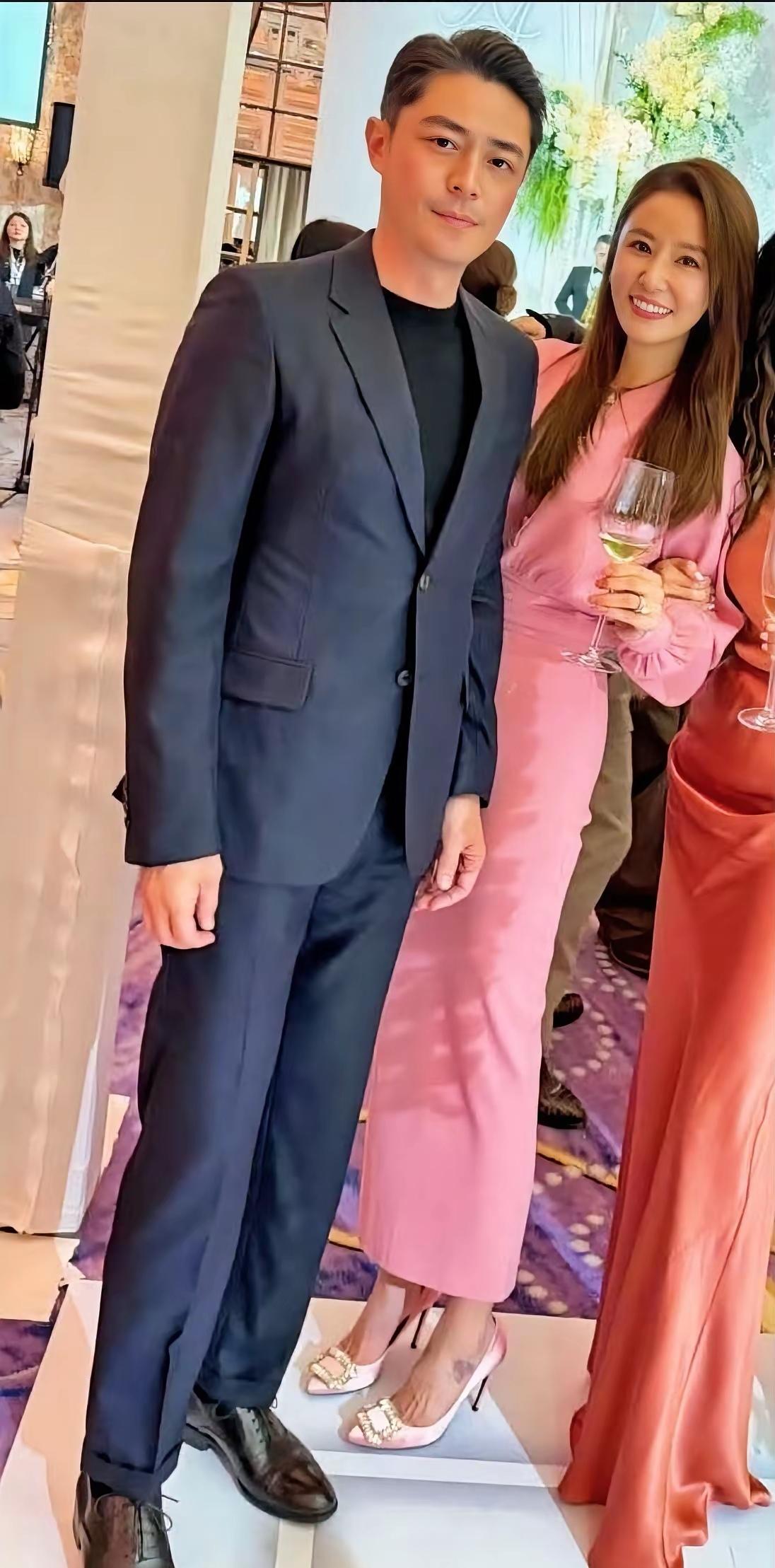 看林心如在邱泽许玮甯婚礼上脱鞋跳舞那劲儿，就懂了：人招人喜欢，真不在脸蛋身材，性