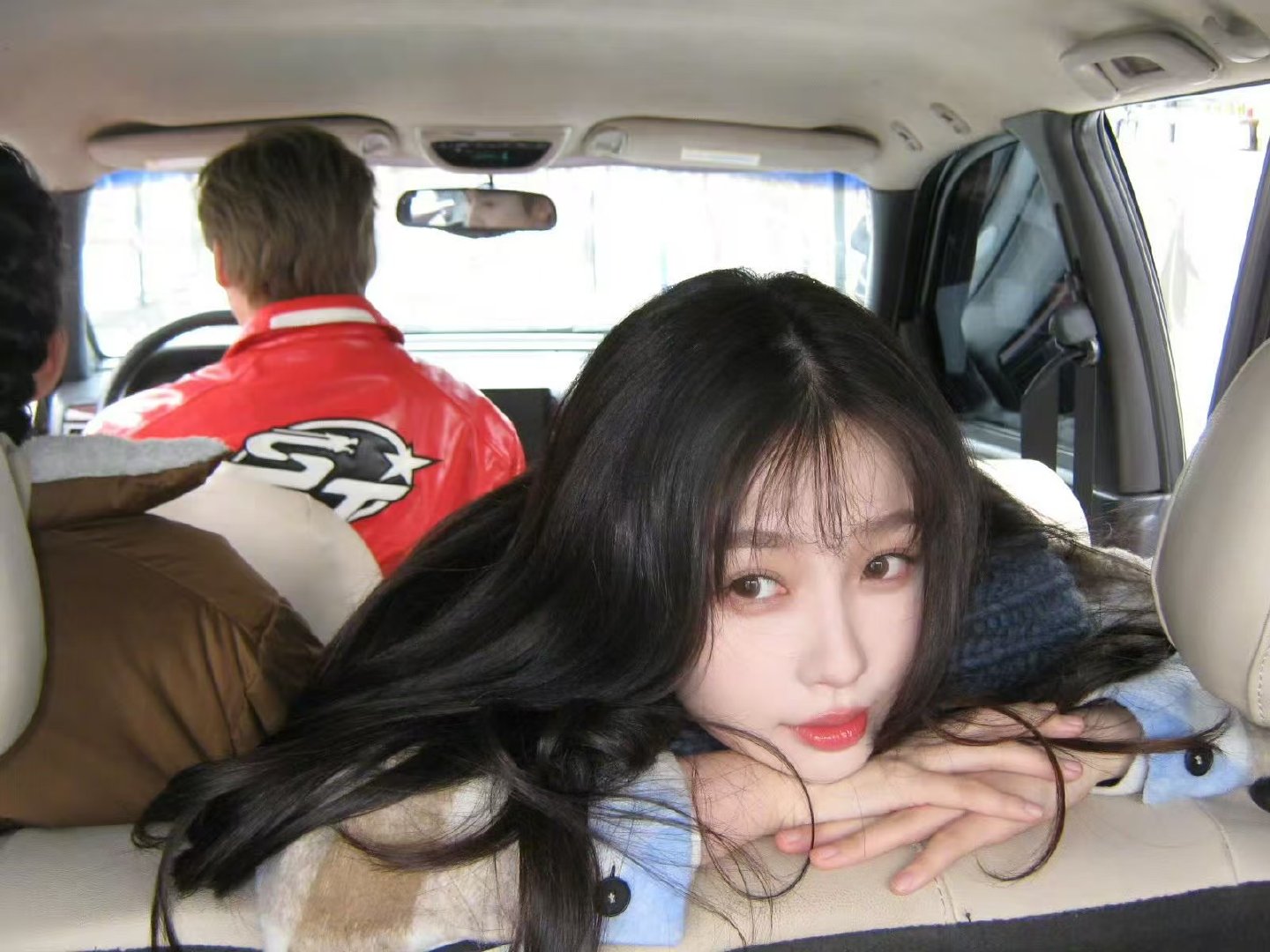 虞书欣卫枝库存欣欣又发了好久不见的少女叽🥹🥹!!!漂亮枝枝俺也想你噜~~虞