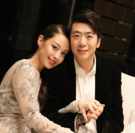 2006年，朗朗的父亲当着众人的面慷慨激昂地说:“有个叫刘亦菲的女星想追我儿子，