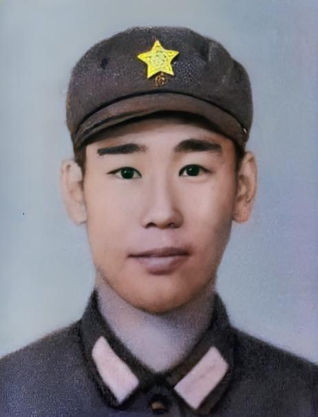 1979年2月，姜利民摸到了越军的暗堡阵地，越军没有发现他，谁知他突然打开手里的