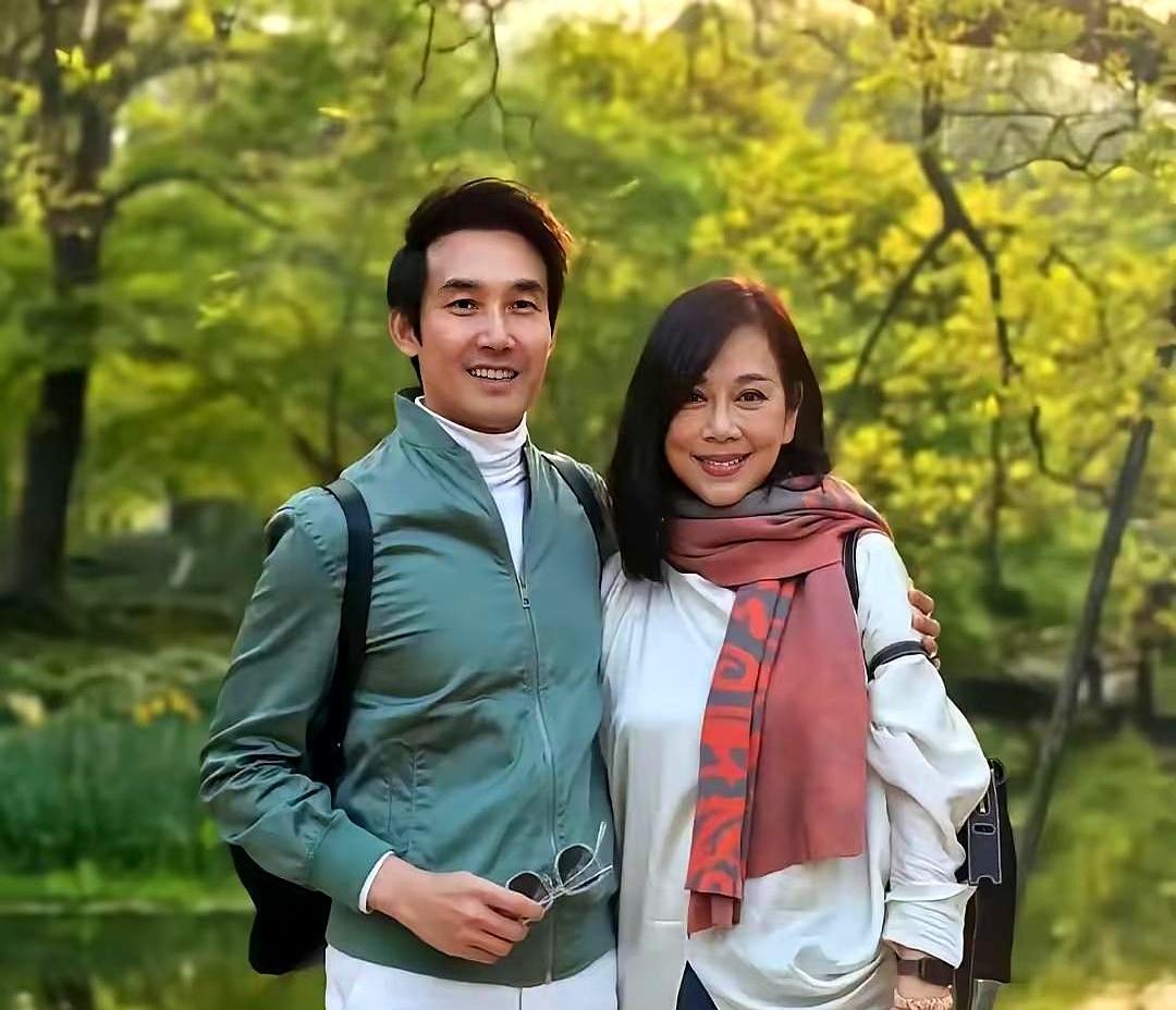 55岁陈松伶裸照曝光！不是色情，是张铎逼她减30斤。男人为她不生娃，假装自己