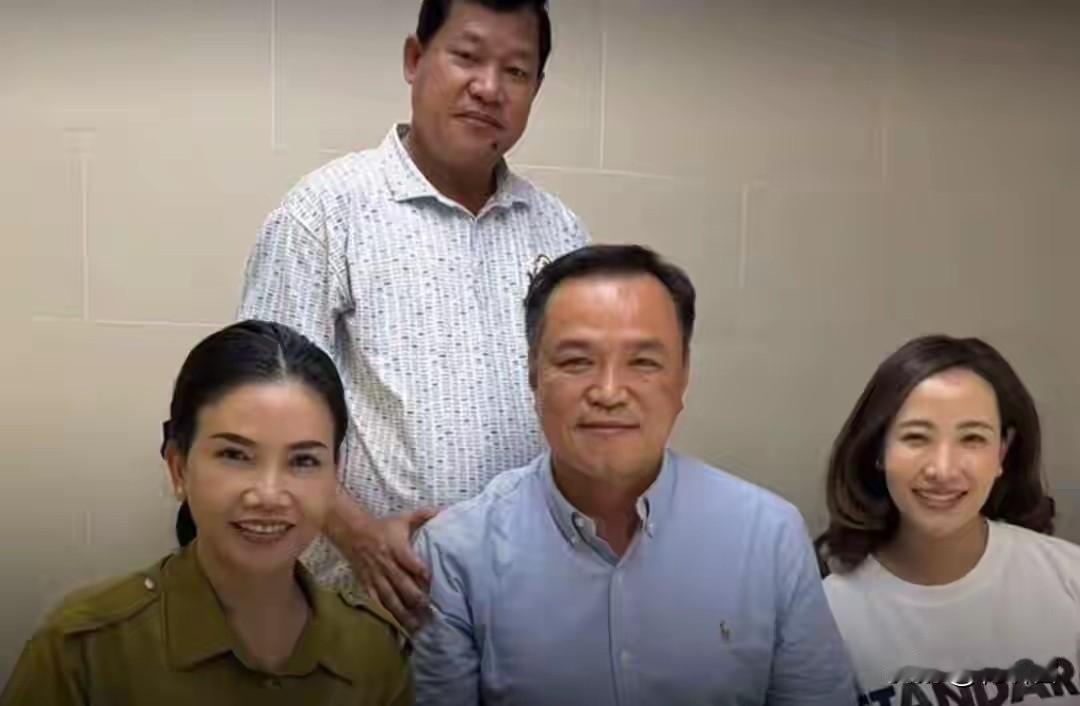 整活、爆料还得洪森厉害呀，洪森最近在社交媒体发了一张泰国总理阿努廷准夫妇与柬埔寨