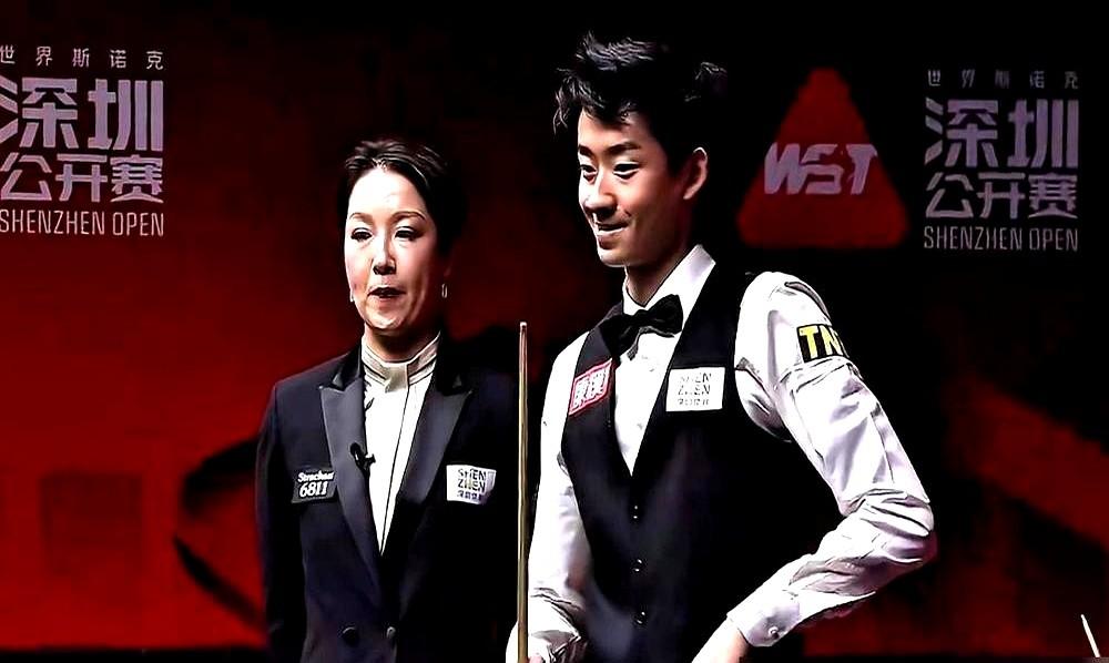 决胜局超分球，80%的人都会选防守，吴宜泽偏要强攻。球没进，局面直接送人，解说当