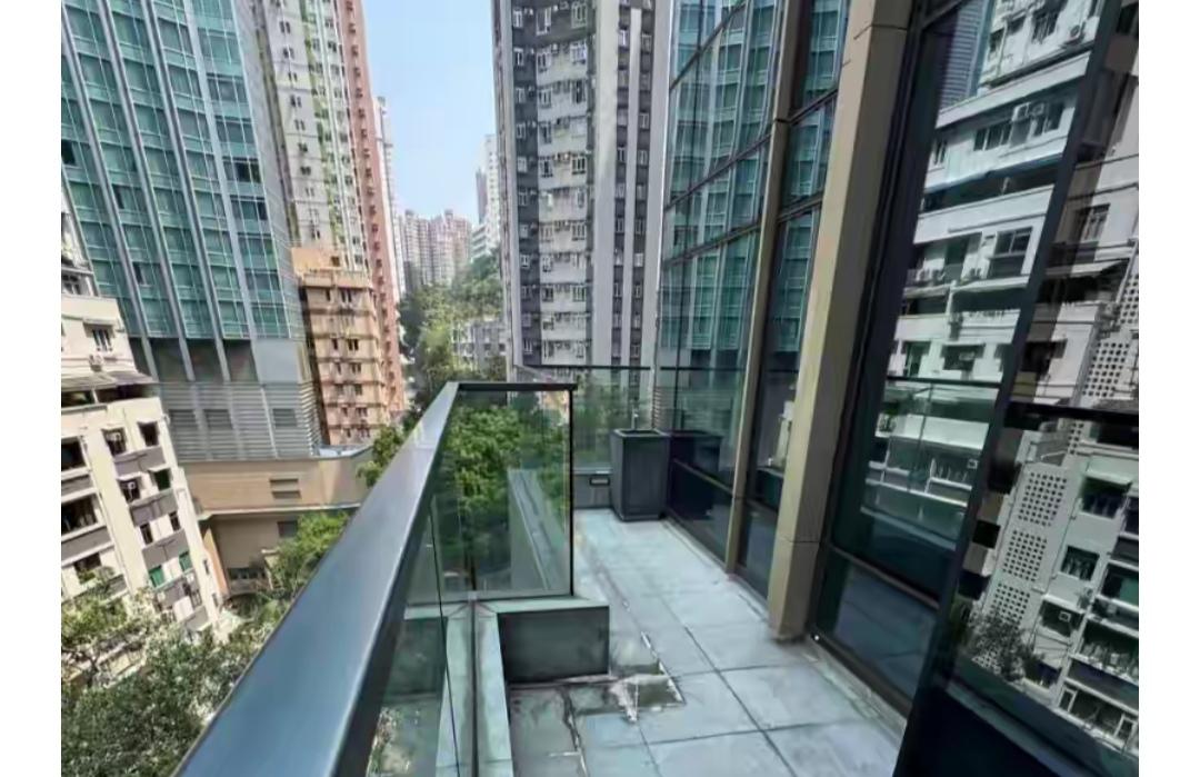 陈伟霆开始卖房子了，2600多万，也卖不出去。明星们没有戏拍，也会去追求卖东西。