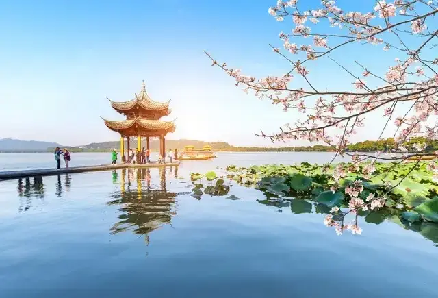 一个国家的股市,如果靠股民当金融消费者来维持,市场能维持多久