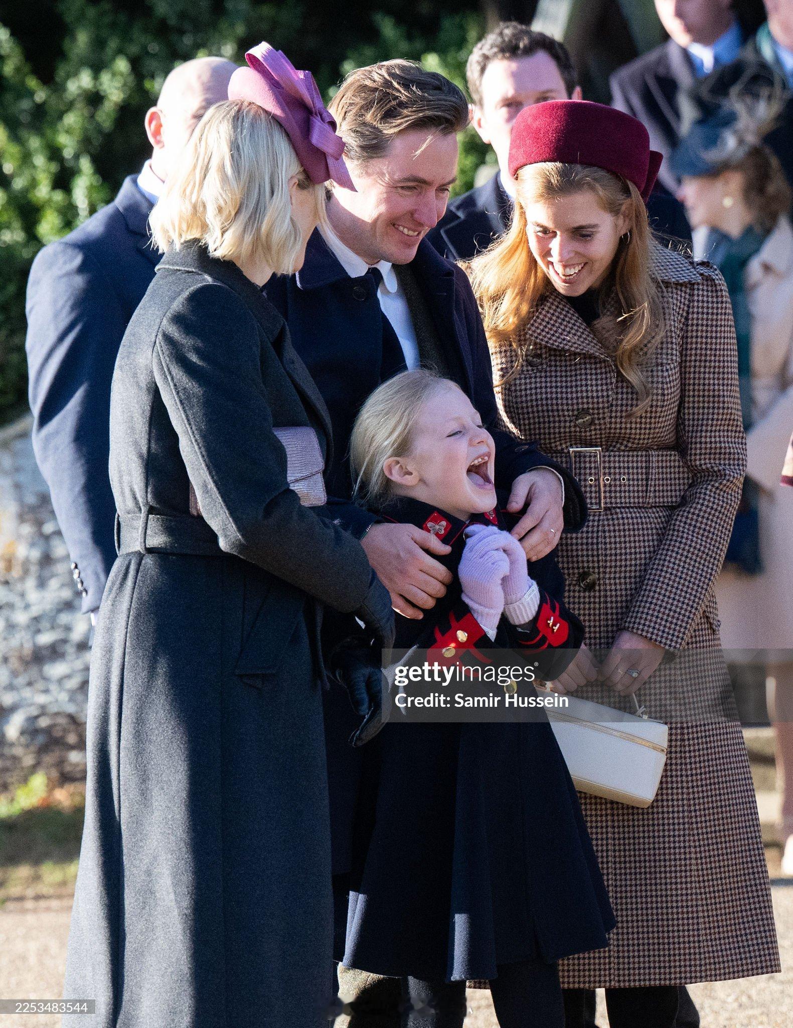 英国王室比阿特丽斯公主和她的丈夫EdoardoMapelliMozzi与