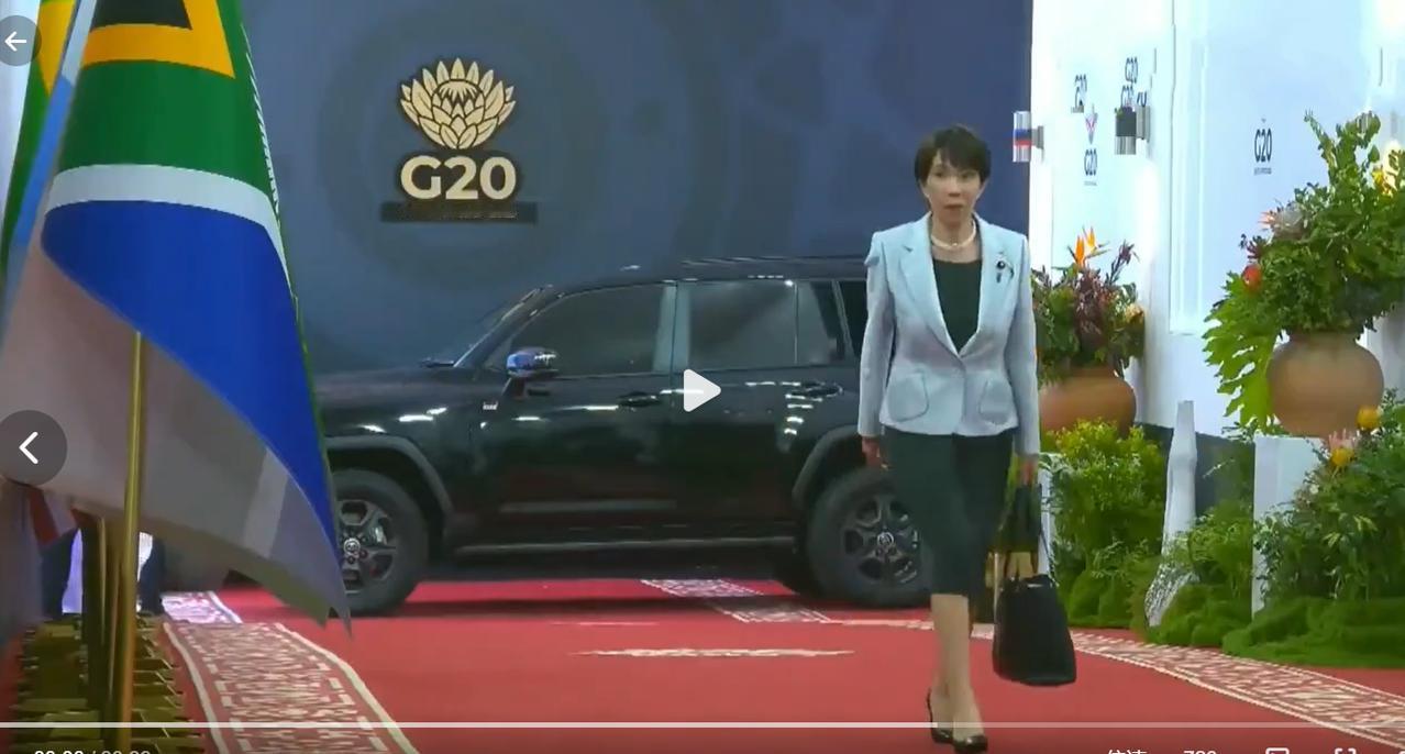 11月22日日本女首相抵达南非G20开幕式，现场冷冷清清，她下车后没有一个人迎接