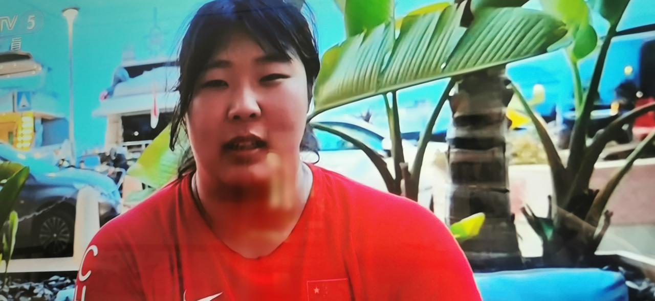 68米75严子怡创造18岁的中国奇人严子怡又一次夺冠，这次是最后一投，世界上十