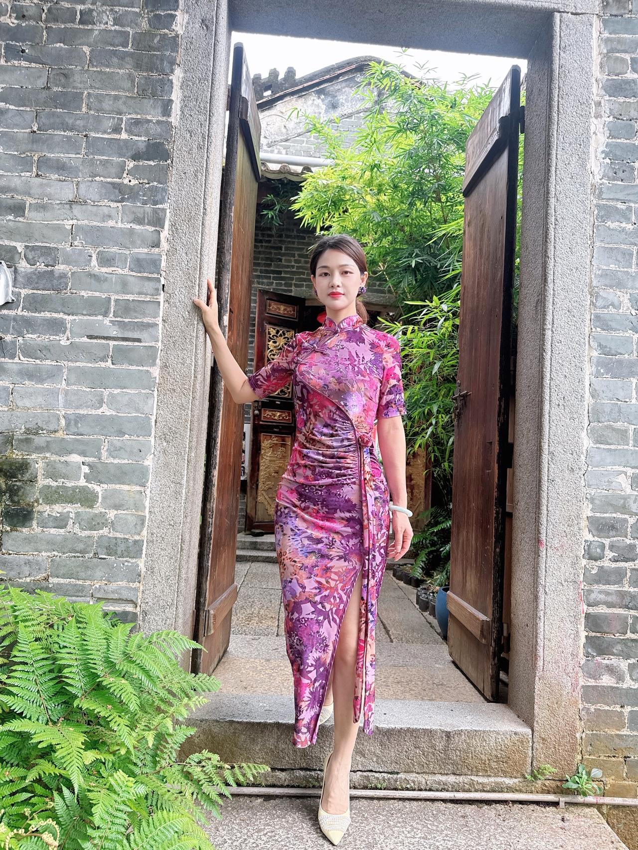 慢慢记录，好好生活，不写华丽文字，只记录最真实的自己旗袍与古街旗袍东方美的象征