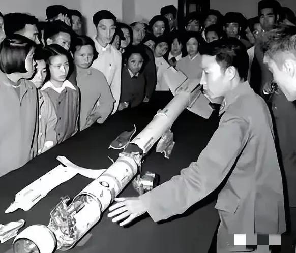 1958年，温州空战中，敌人发射了一枚响尾蛇导弹却没有爆炸，还落在了温州，赫鲁晓