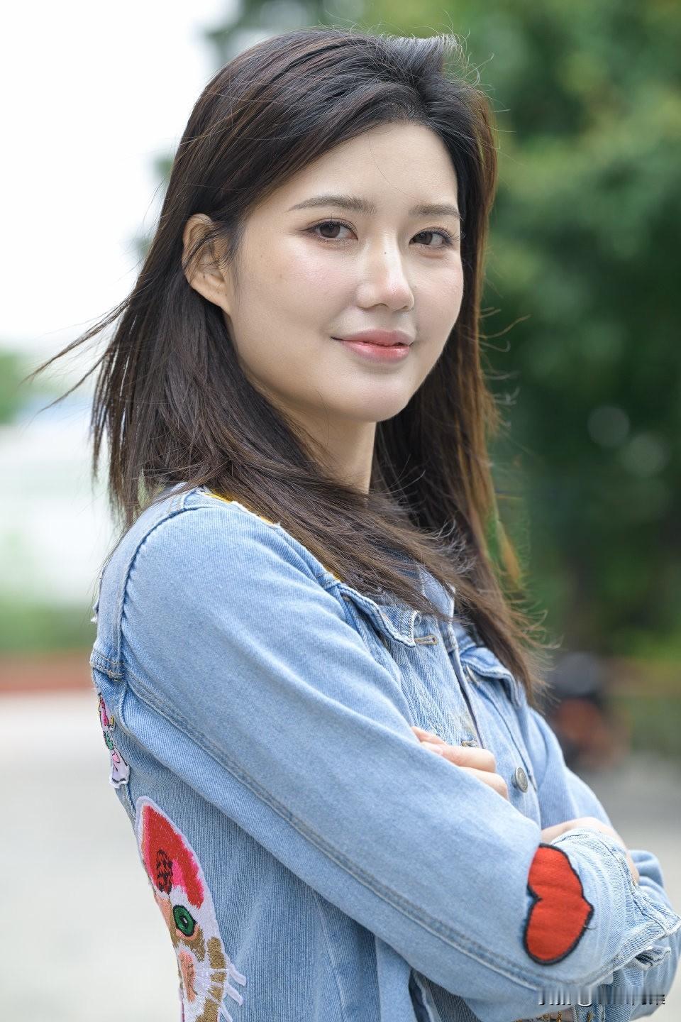 是人好看，还是衣服好看呢？