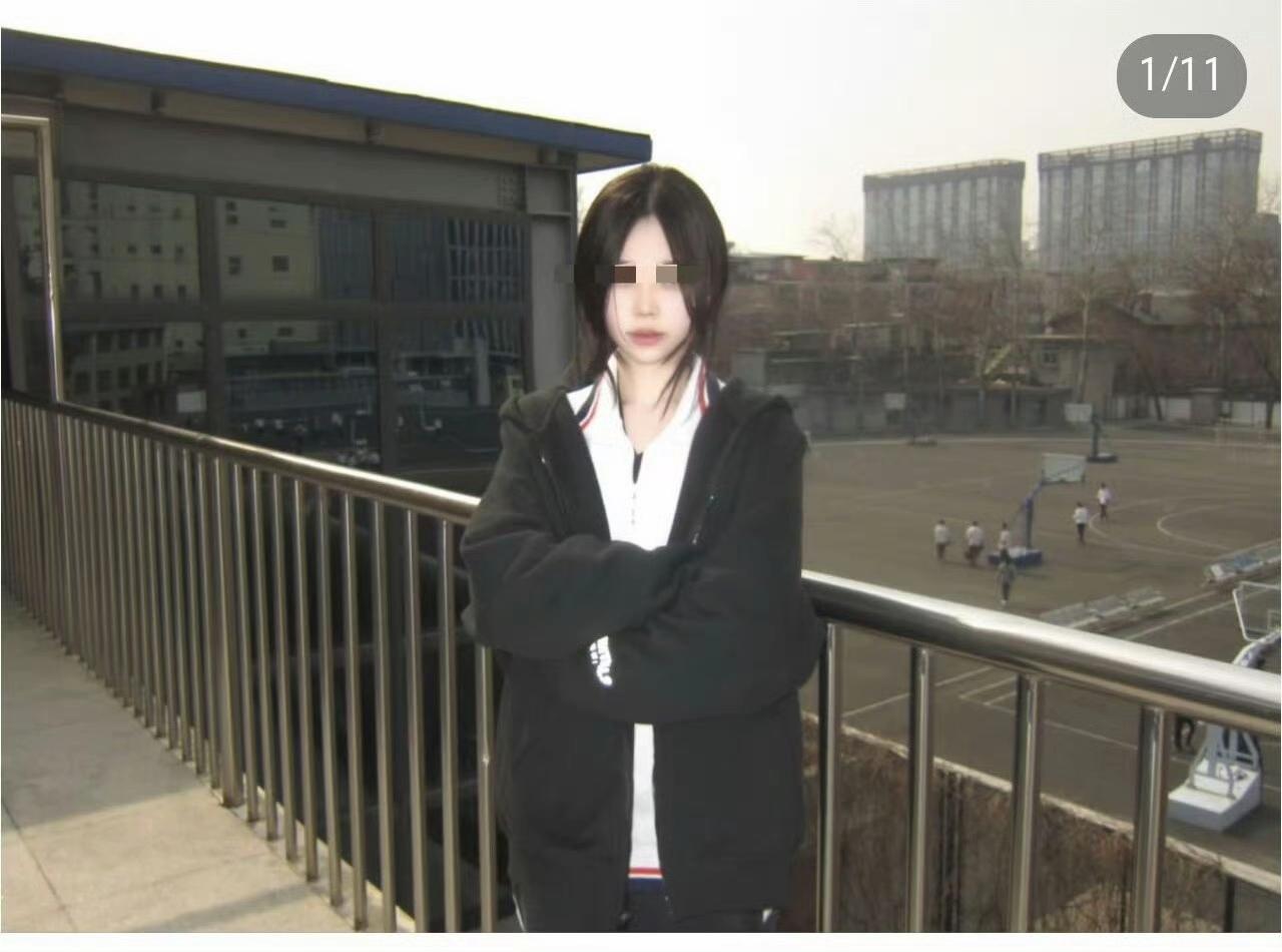 出国前VS出国后。想不明白，她们变成了腊肠嘴、高颧骨阴影、斜拉眼、厚眼影、假睫