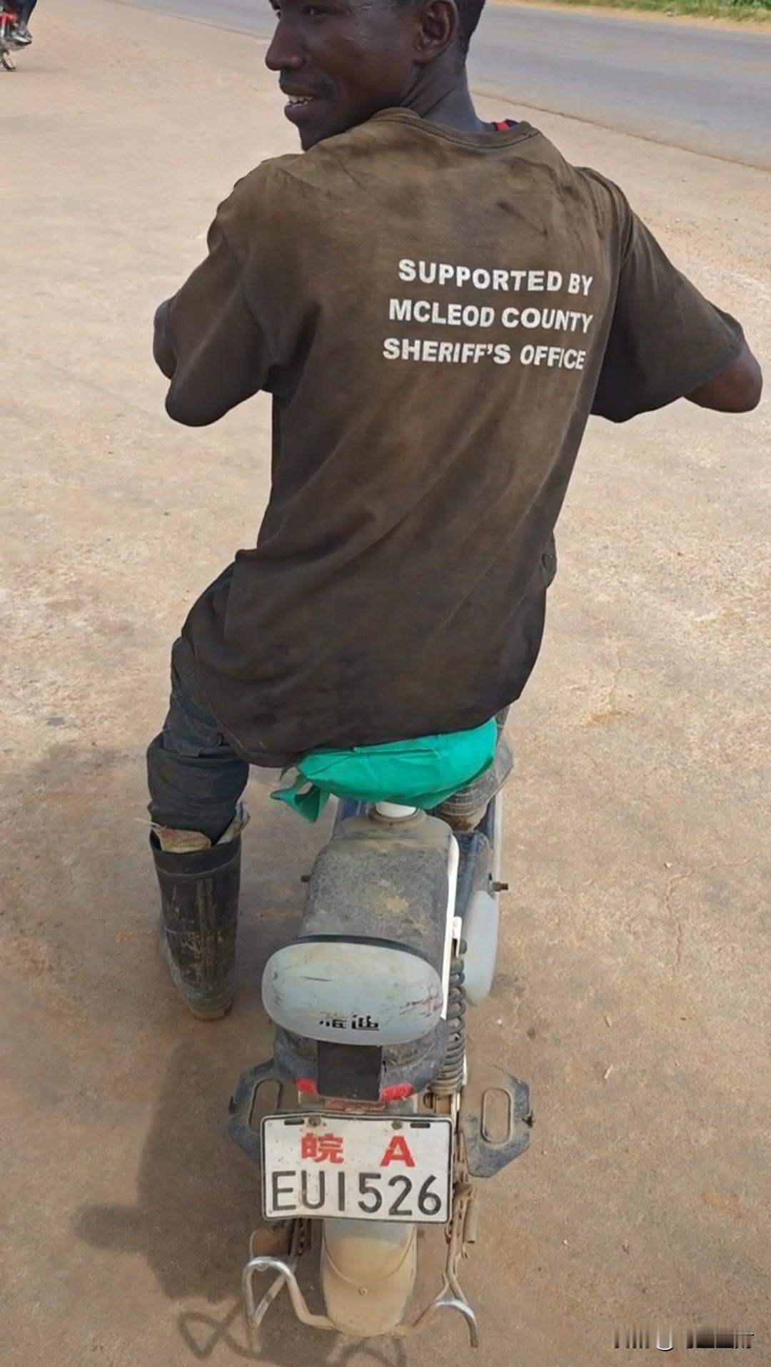 车子是怎么跑到非洲去的啊，好难理解。