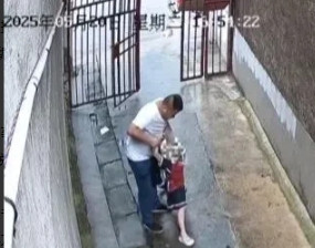 六岁女孩放学被拖进巷子！陌生男子递烟塞红包：这操作看得我后背冒冷汗湖南娄底
