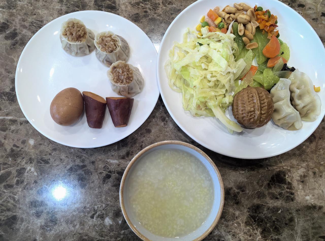 下船休假第一天今天是下船休假的第一天，由于昨天晚上下船太晚了，只能先住一个晚