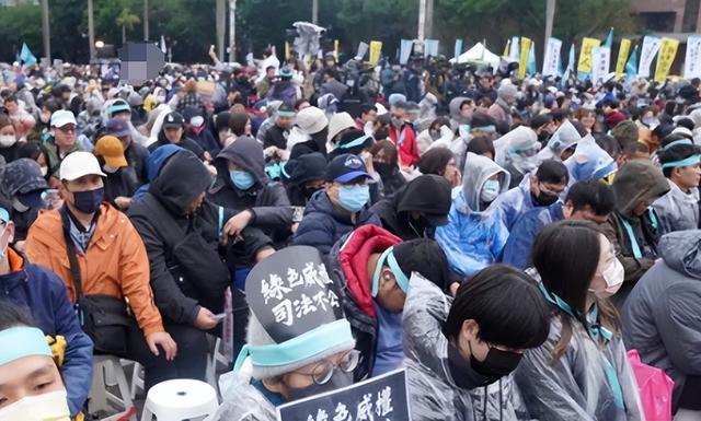 大势已定！蓝营重磅确认，四大大佬集体获邀，郑丽文彻底崛起岛内最新局势尘埃落