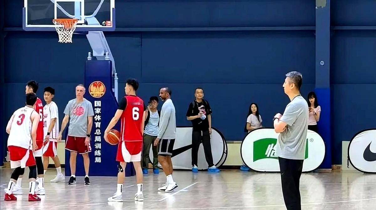 一场热身赛打得惊心动魄，中国男篮硬是靠着残阵咬下了一场硬仗。8月13日晚，佛