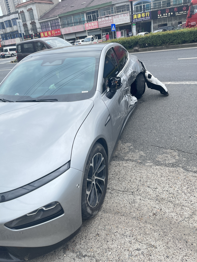 刚提一个月撞车啦我直行道的车他对方车道转弯过来还没出事故认定书基本上是对