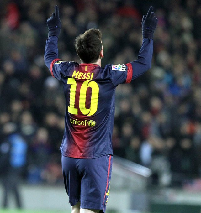 13年前的今天，莱昂内尔·梅西打破了盖德·穆勒的纪录，在自然年内攻入86球。🤯