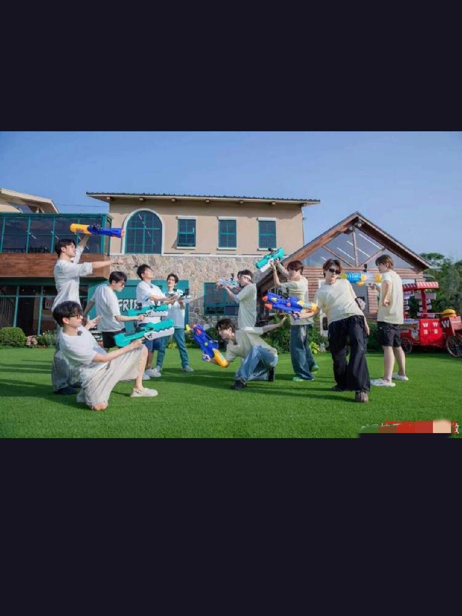 《快乐老友记》常驻嘉宾为0713再就业男团六人：陈楚生、苏醒、王栎鑫、张远、王铮