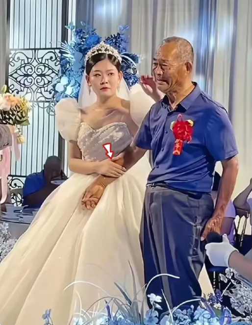 8月，山东有一对情侣即将结婚，在结婚前，女子向男友家提出了一个要求，自己可以不要