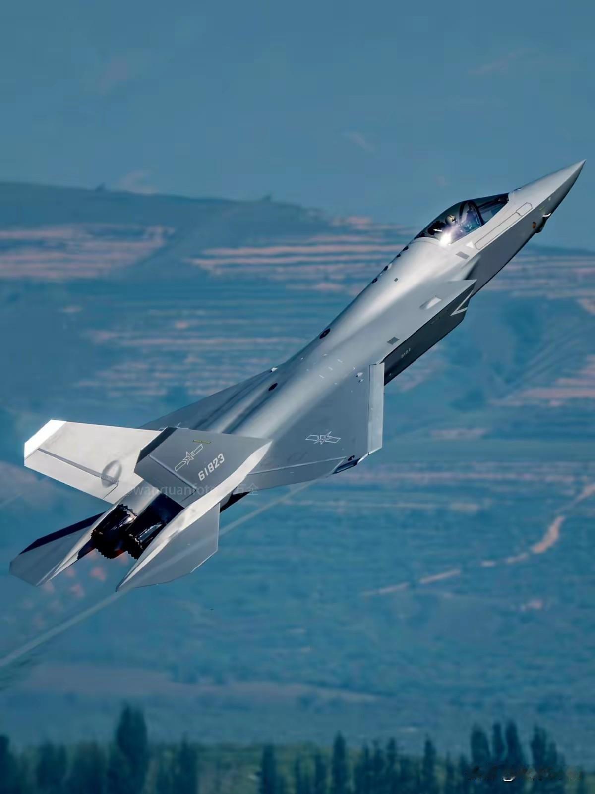 西方紧盯中国五代机产能：有1000架歼-20西太就是中国说了算?英国智库推测2