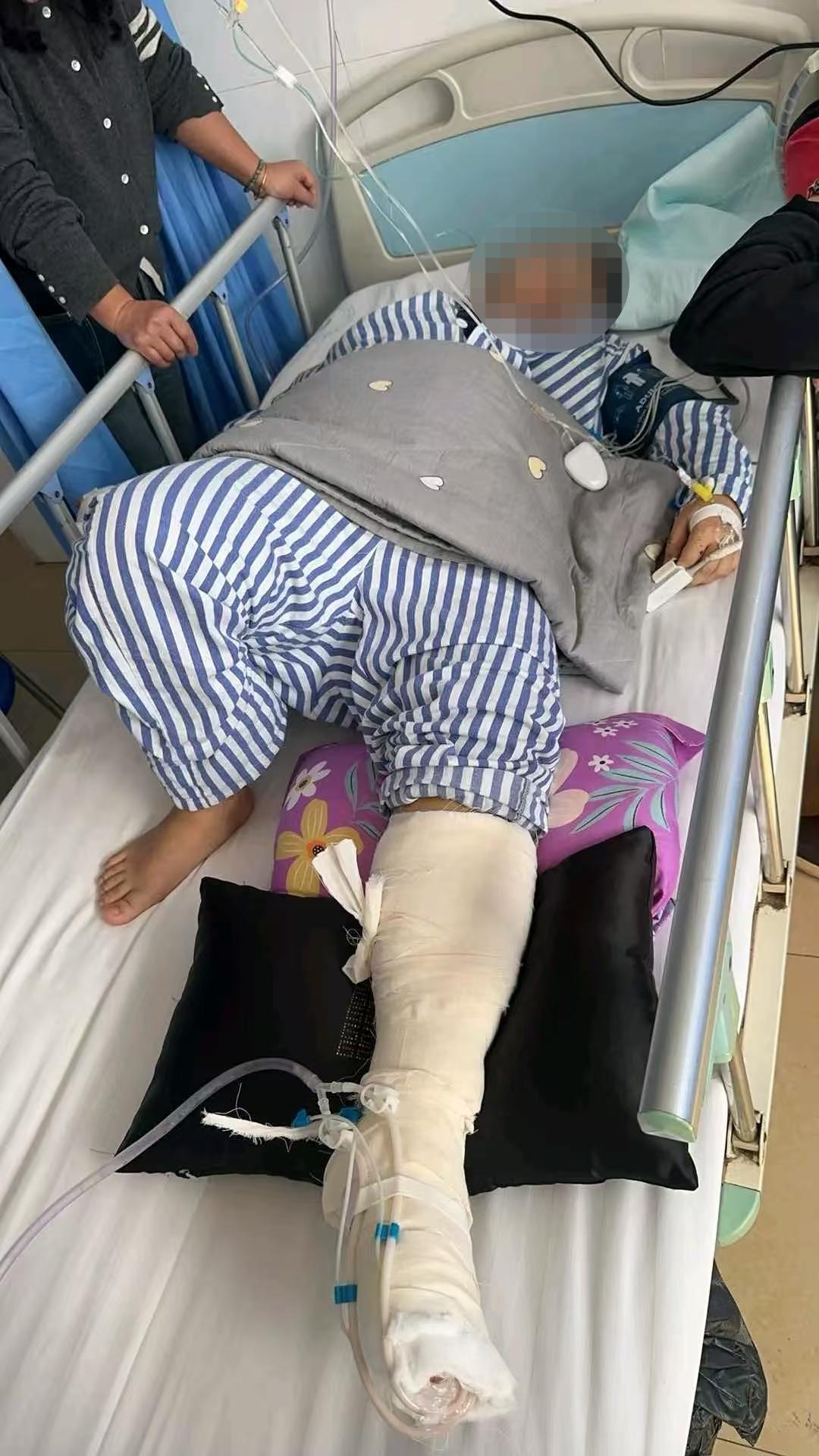 红星新闻4月29日报道，贵州遵义一女子称自己充电玩手机遭电击，引发广大网