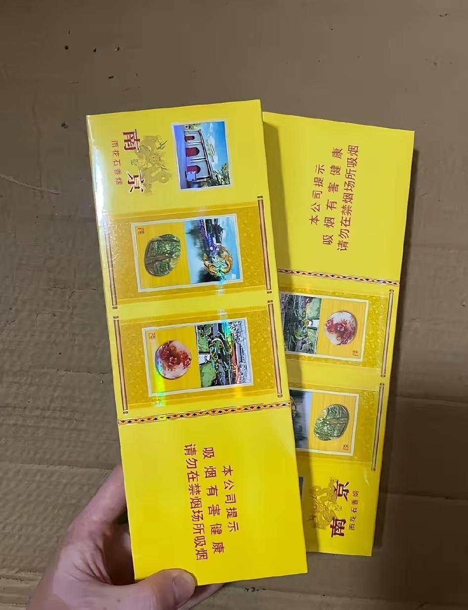 托人办事，对方暗示喜欢抽南京雨花石，我特意买了两条送过去，结果事没办成，东西他倒
