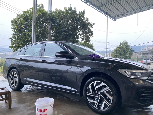 速腾1.5超越300tsi速腾提车提车半月左右，高速走了900多公里，走高速感