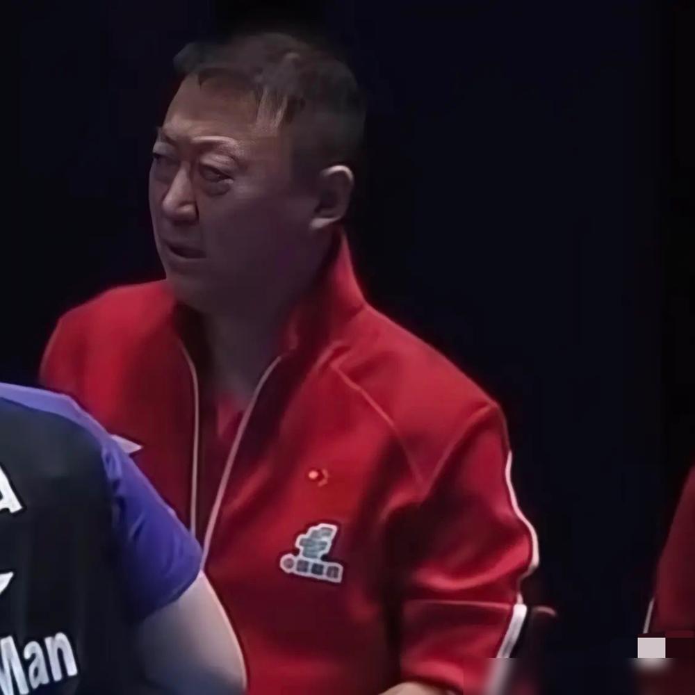 别再喊什么爆冷了。国乒男团这两场惨败，根本不是意外，而是一场蓄谋已久的献祭。