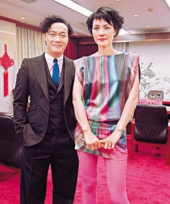 2012年春节联欢晚会彩排时，陈奕迅和王菲一同唱了一首《因为爱情》，然而在彩排结