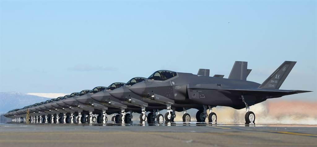 美军采购F35战机欲减少一半综合外媒11日报导，美国空军把向国会提出的F-3