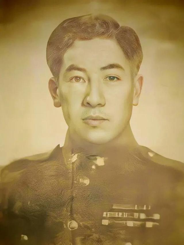 1949年7月28日，马家军骑兵第14旅旅长马成贤正用望远镜观察山下动静，他不知