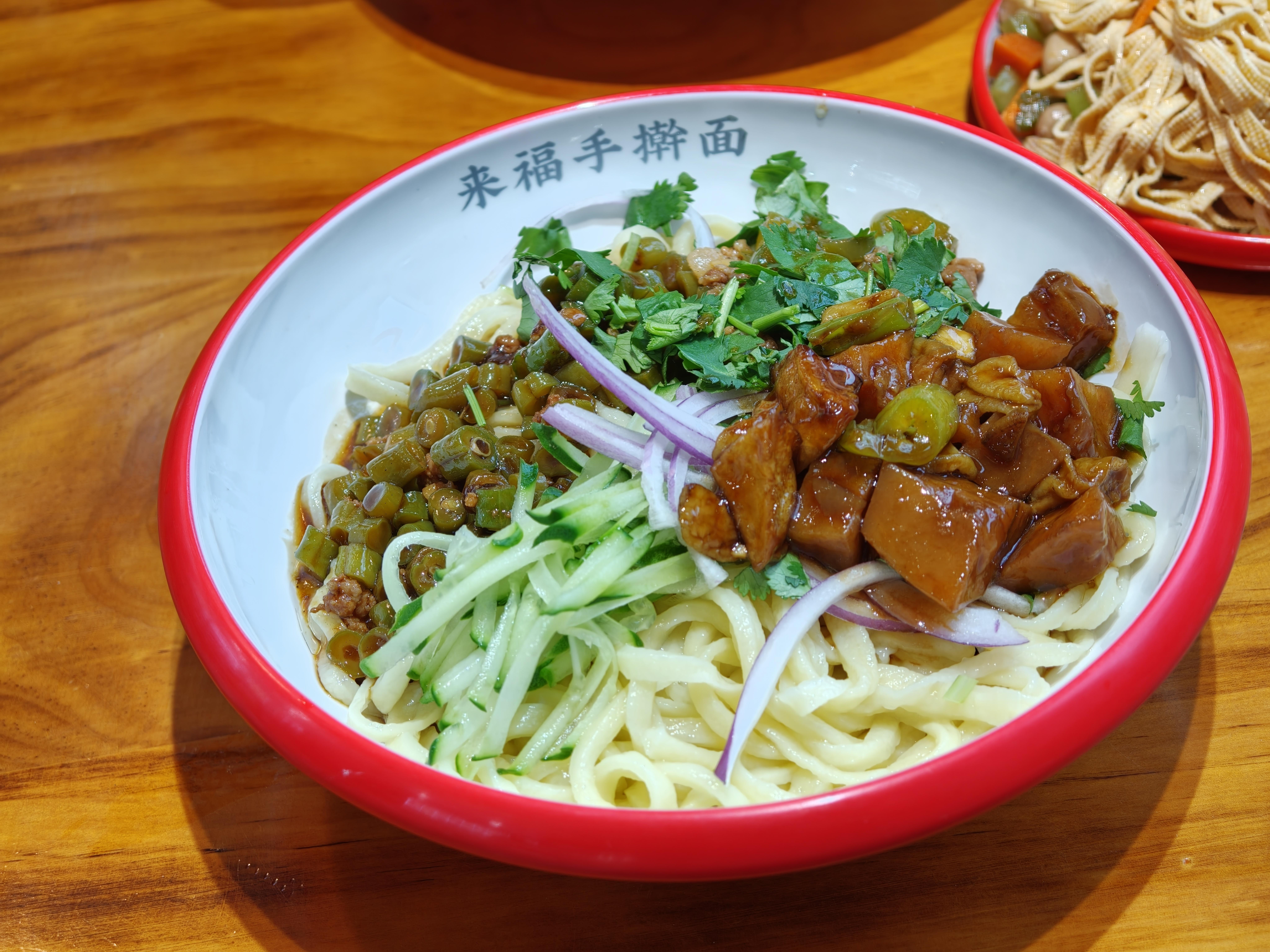 都吃了吗？今天吃手擀打卤面，12元一碗不贵吧？