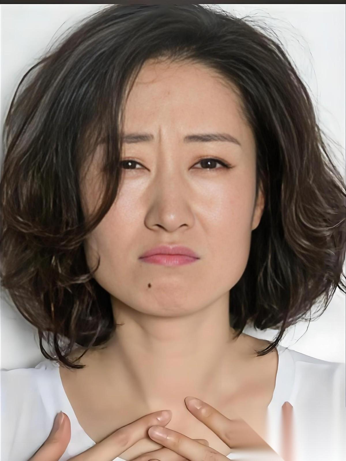 前夫嫌她戏少赚钱慢，七年里，刘敏涛在豪宅当“全职太太”，银行卡零收入；2013年