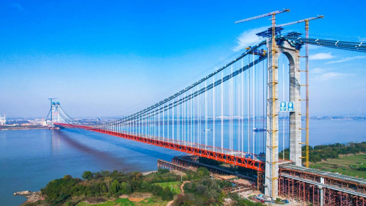 车道上六下四，鄂州这所大桥顺利合拢11月22日，由湖北交投投资、中交二航局承