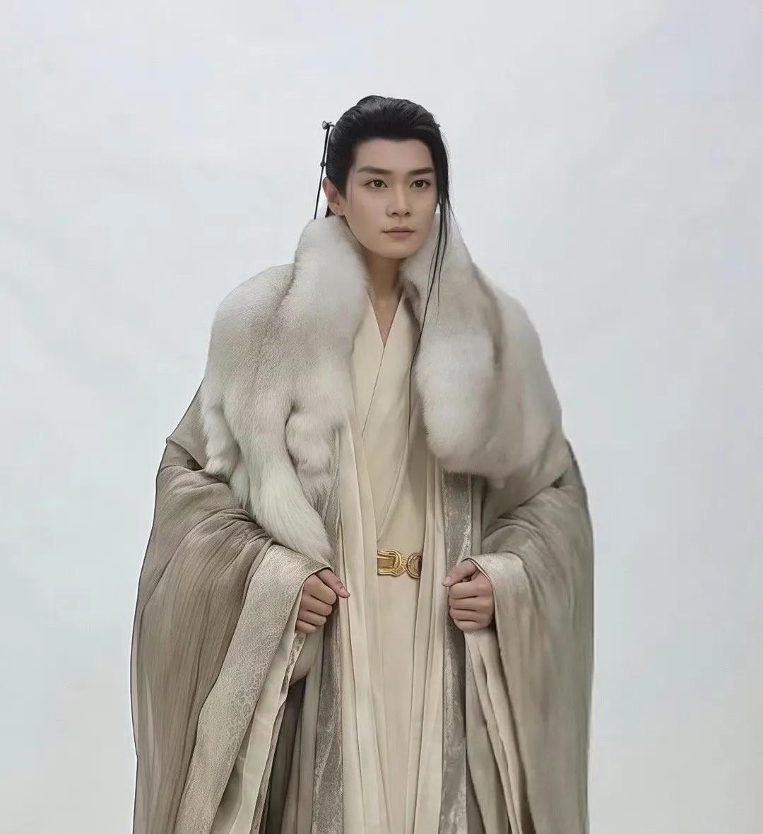 曹俊糊涂啊，之前到底在干什么，看到于正拍的他，入行古偶太晚了，早入行早成流量明星